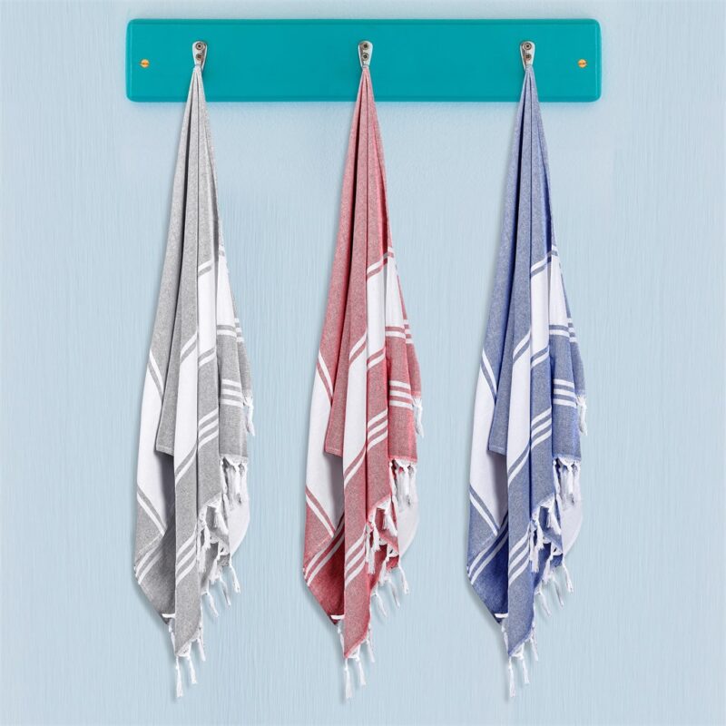 US Basic Santa Cruz Cotton-Rich Beach Towel & Drawstring Bag - Image 2