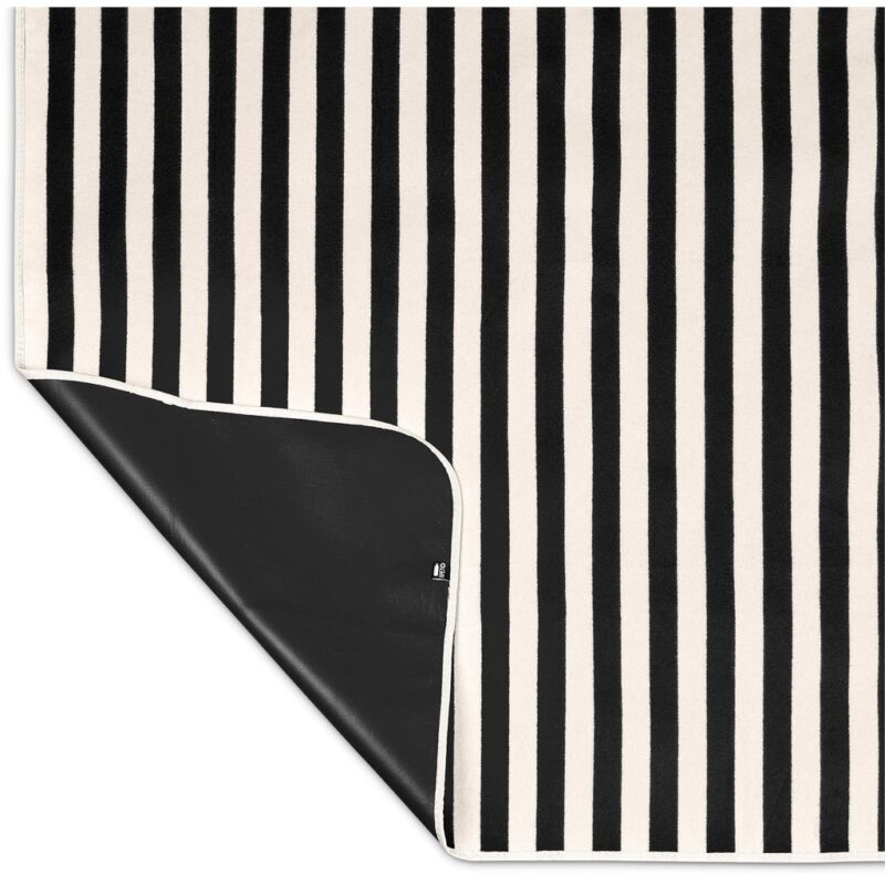 Serendipio Brookhill Picnic Blanket - Image 4